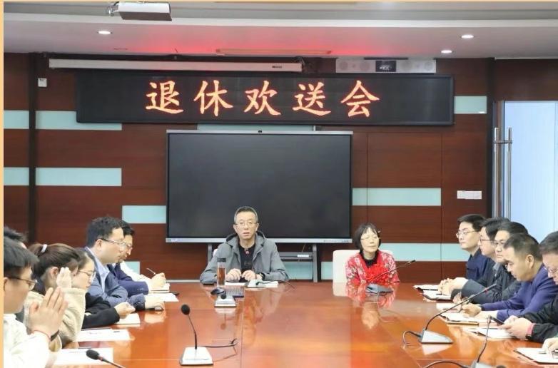 江苏常州湟里高级中学束印老师退休欢送会
​         4月13日举行，校长