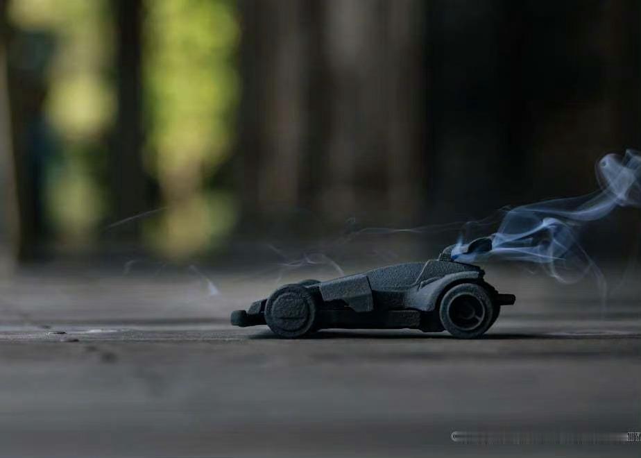 《四驱兄弟》30周年纪念推出鹰羽龙“新三角箭ZMC”铸铁迷你四驱车香炉车身和底盘