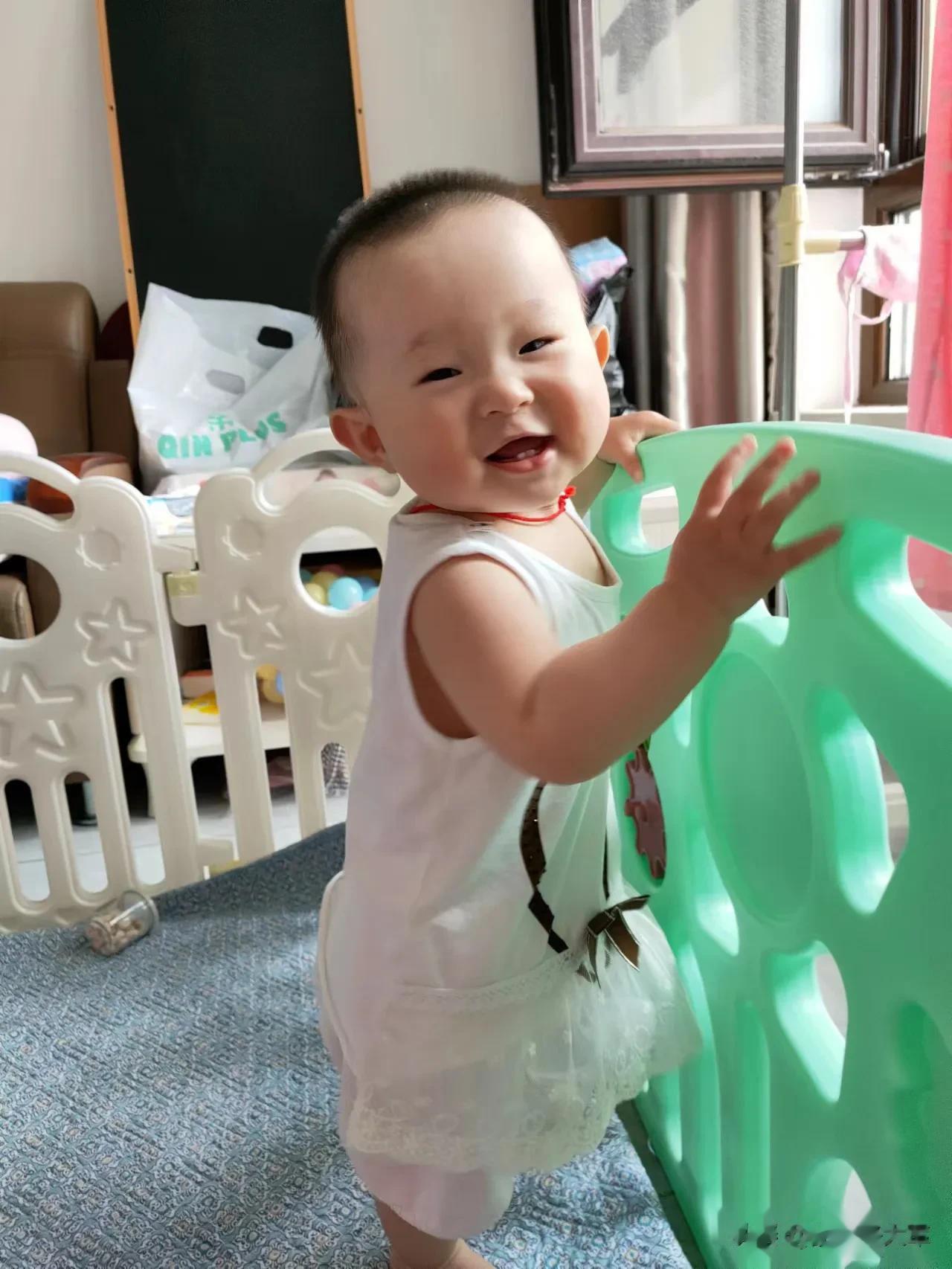 女儿这就下面出俩牙，上面牙就是不出了[捂脸][捂脸][捂脸]