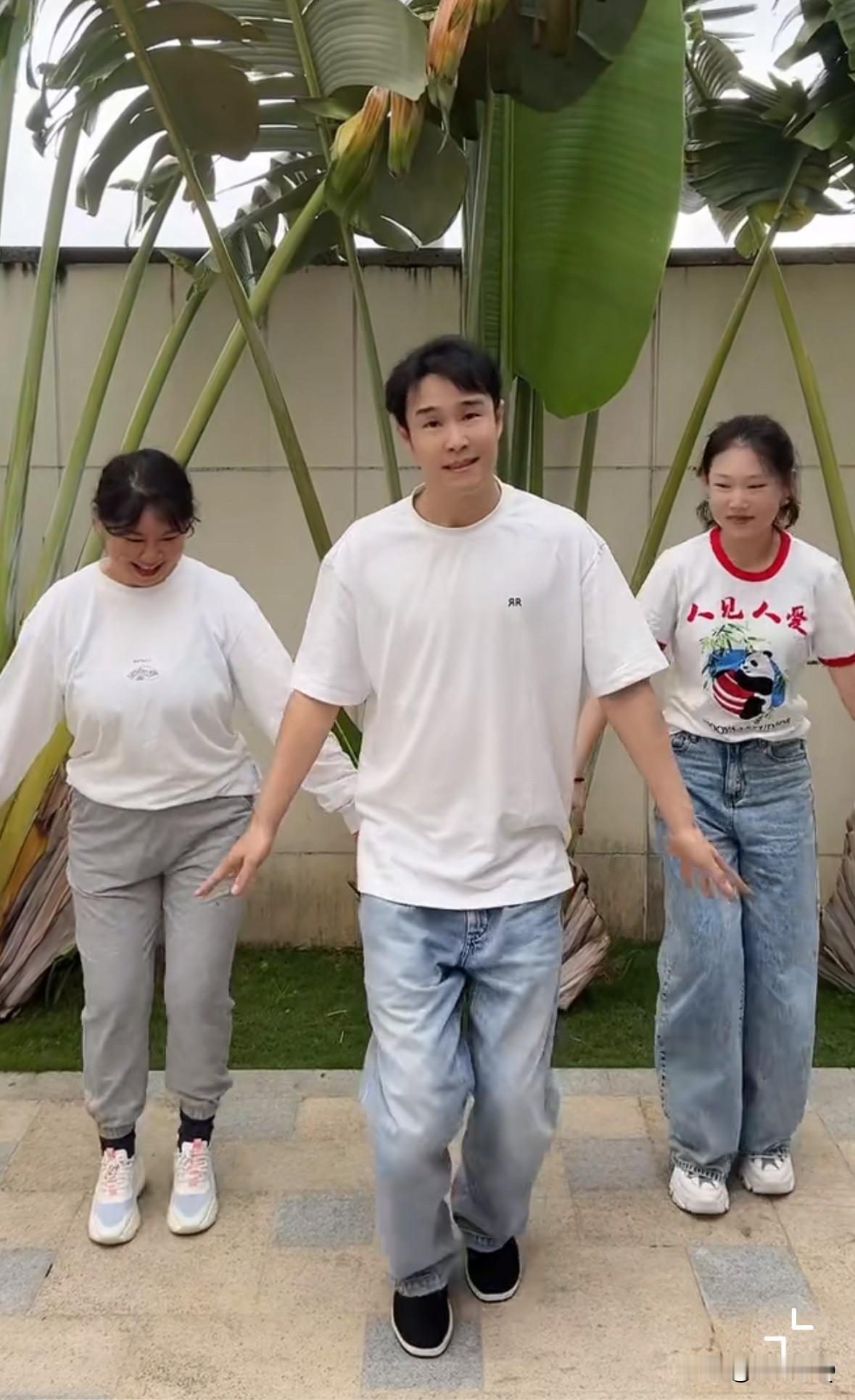 说真的，小沈阳家的家庭氛围真的挺让人羡慕的。

小沈阳红了之后，他并没有忘了枕边