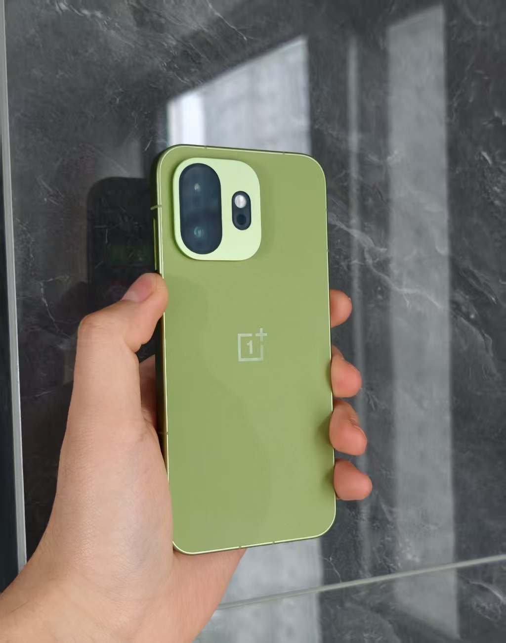 第一眼就被这个温柔抹茶绿戳中！低饱和嫩绿色完全不刺眼，清清爽爽的，自带一股慢悠悠