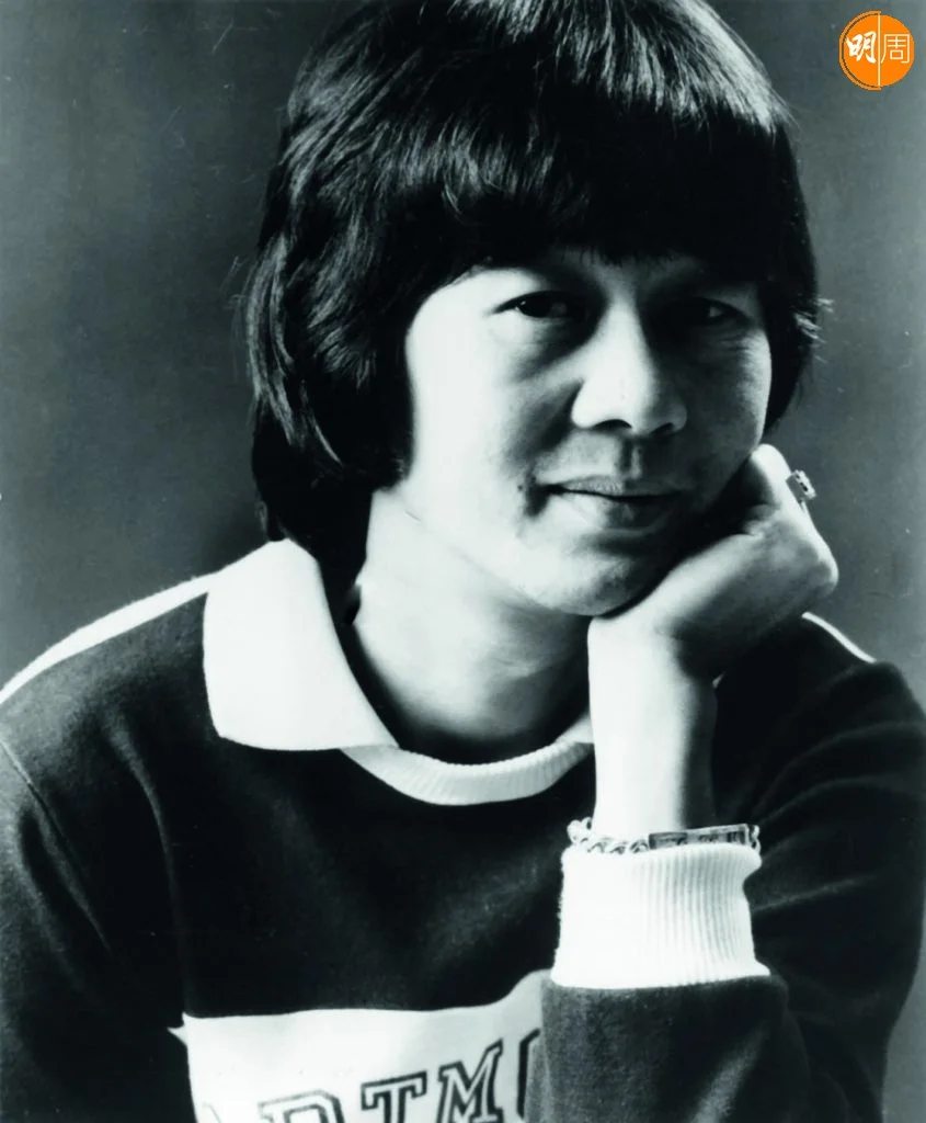 许冠英于2011年11月8日，因心脏病发在九龙塘马可尼道家中离世，长兄许冠文当时