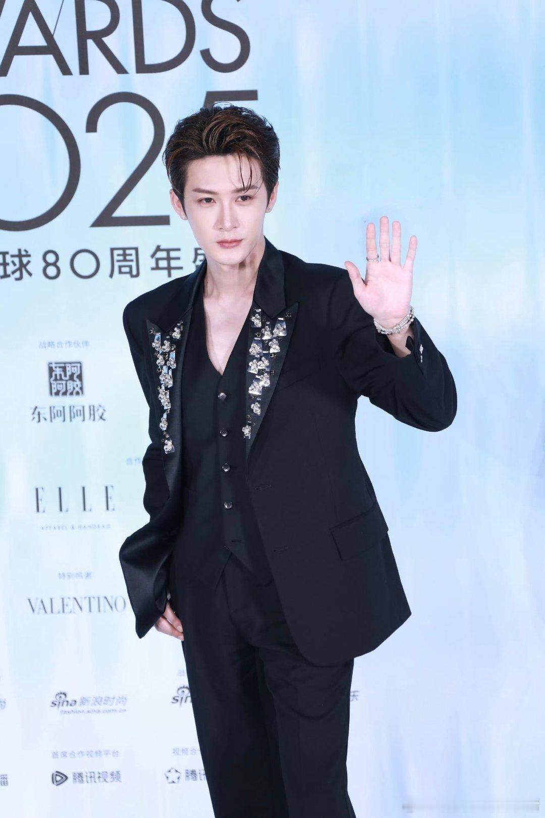 檀健次、张凌赫、于适活动生图状态 ​​​