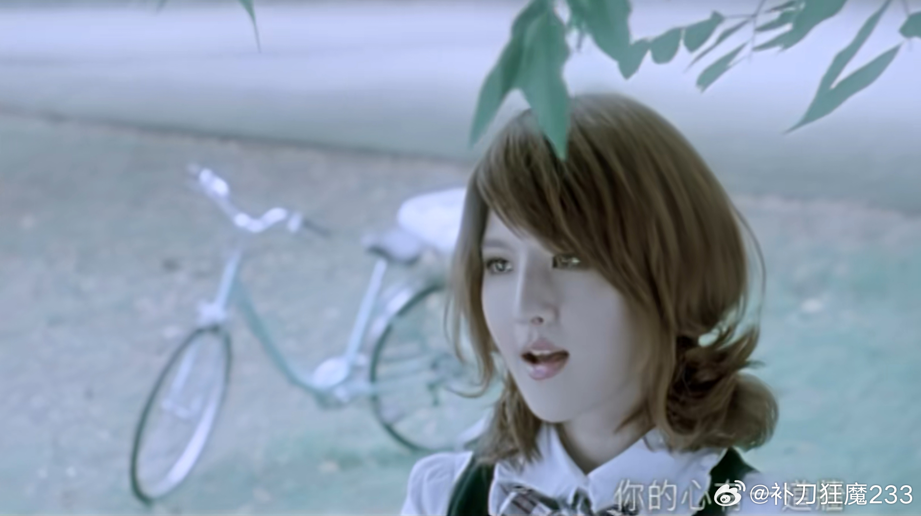 郭静的声音，就像英文名“Claire”那样纯粹、干净。无论过去现在还是未来，郭静
