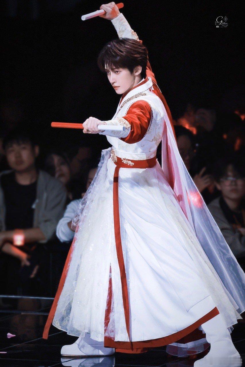 刘宇少年侠客舞动青春，传承中华战舞精神！#刘宇少年侠客致敬中华战舞# ​​​