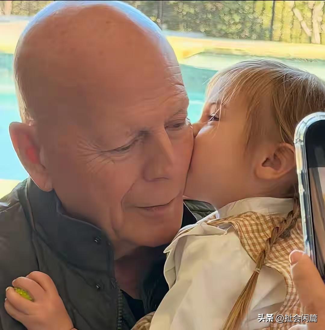 这对离异夫妻的相处模式，令人温暖又感动！

好莱坞一等一的硬汉布鲁斯威利斯，现在