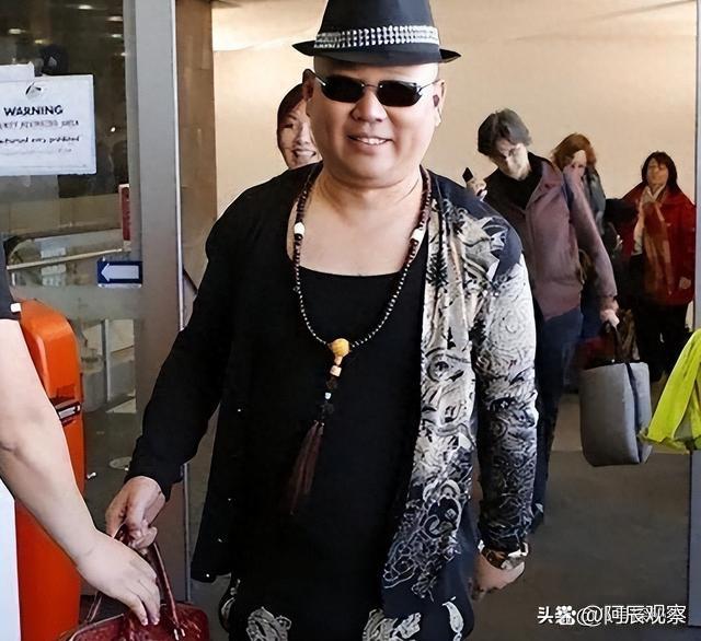 听说相声圈这位老郭，台上报“小本买卖”，台下生活相当阔气。公开报道提过，早年他曾