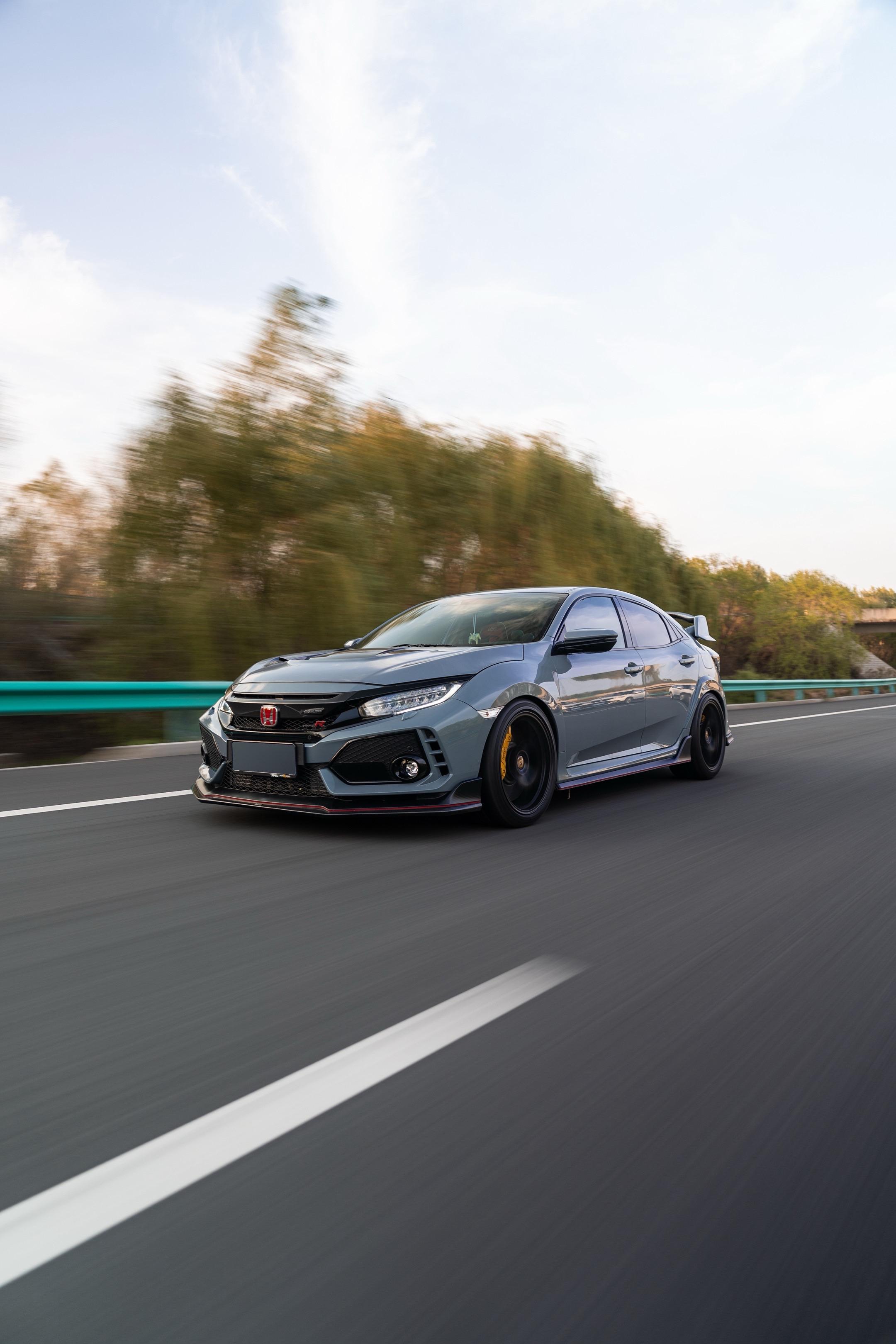 本田思域Type R FK8。买菜车？你识条铁咩。