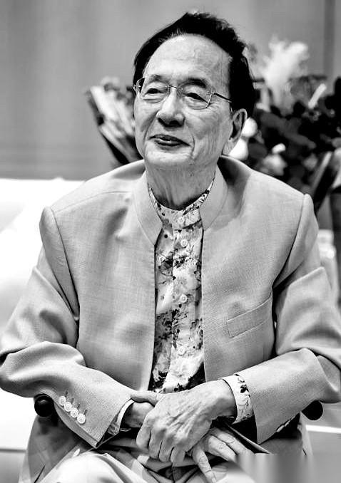 央视今天播了一条消息：91岁的作曲家陈钢在上海走了。
提这个名字，你可能对不上号