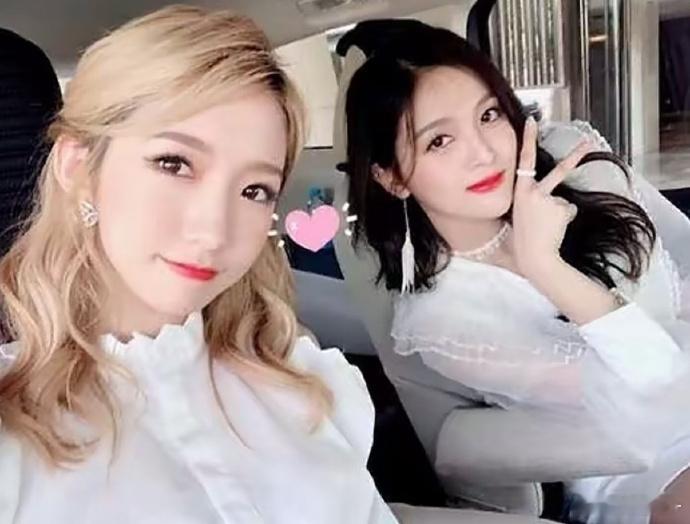 这么突然吗？俩人毕竟是曾经一起在国外语言不通时相互依靠的关系，不过社交自由不必太