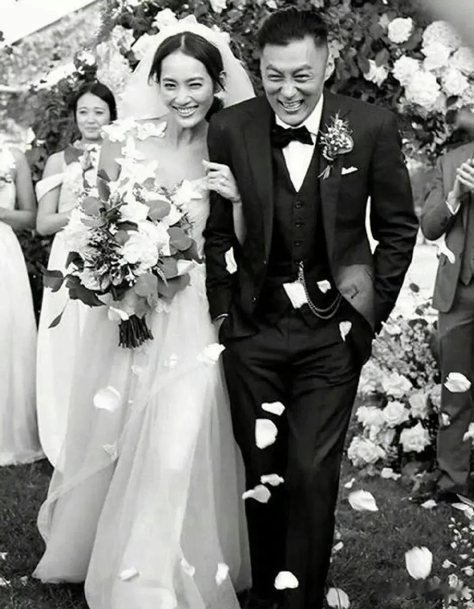 给女儿起名叫余初心说要顾家，
结果九年婚姻直接散伙，这事越想越讽刺
 
王棠云当