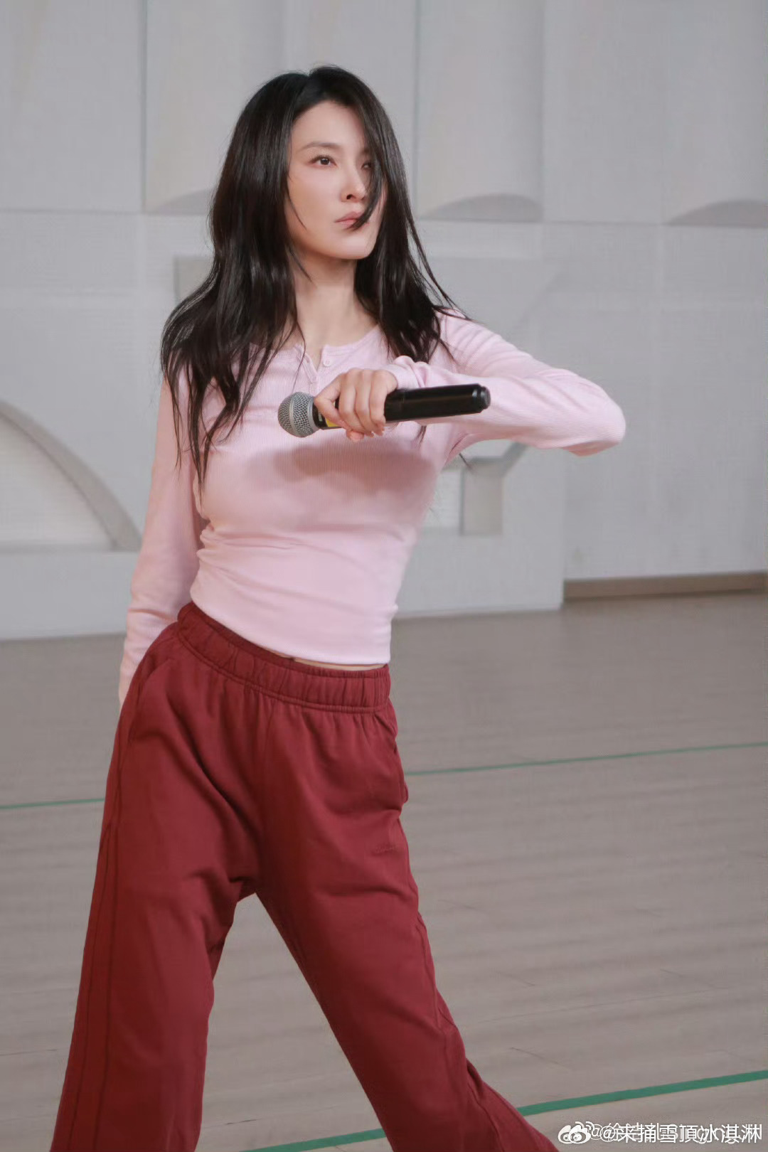 徐洁儿美的很突出乘风2026徐洁儿回归杀疯了！颜值抗打气质绝，高能量拉满 