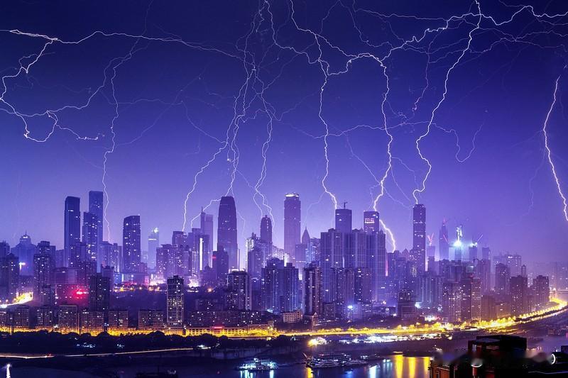 属于山区丘陵气候异常；很多地方都属于排洪泄洪范围；这个季节、到特殊的地形、特别的