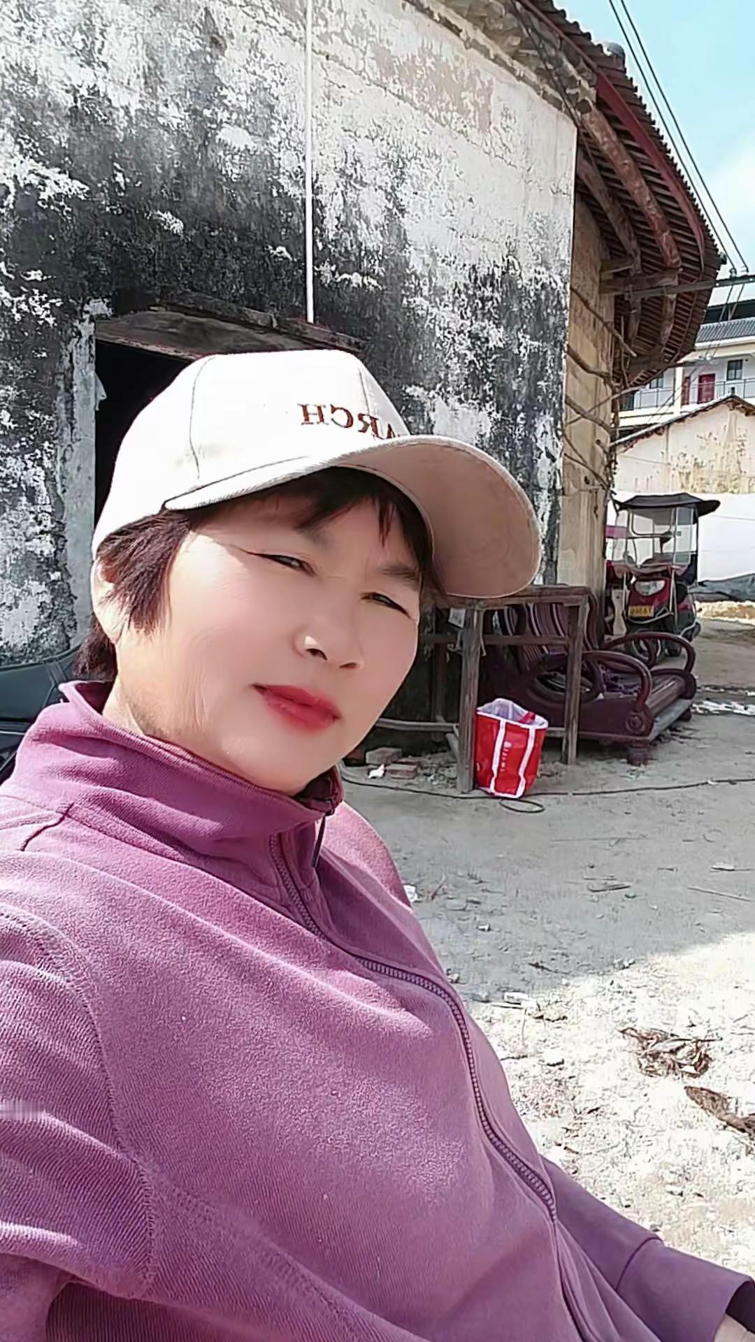 这条小巷坐几十天终于收工了