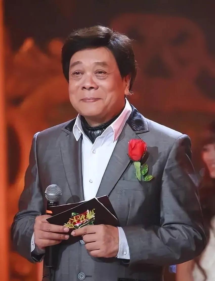 赵忠祥退休后醉心书画收藏与房产投资，积累下可观财富。2020年他因癌离世，遗产分