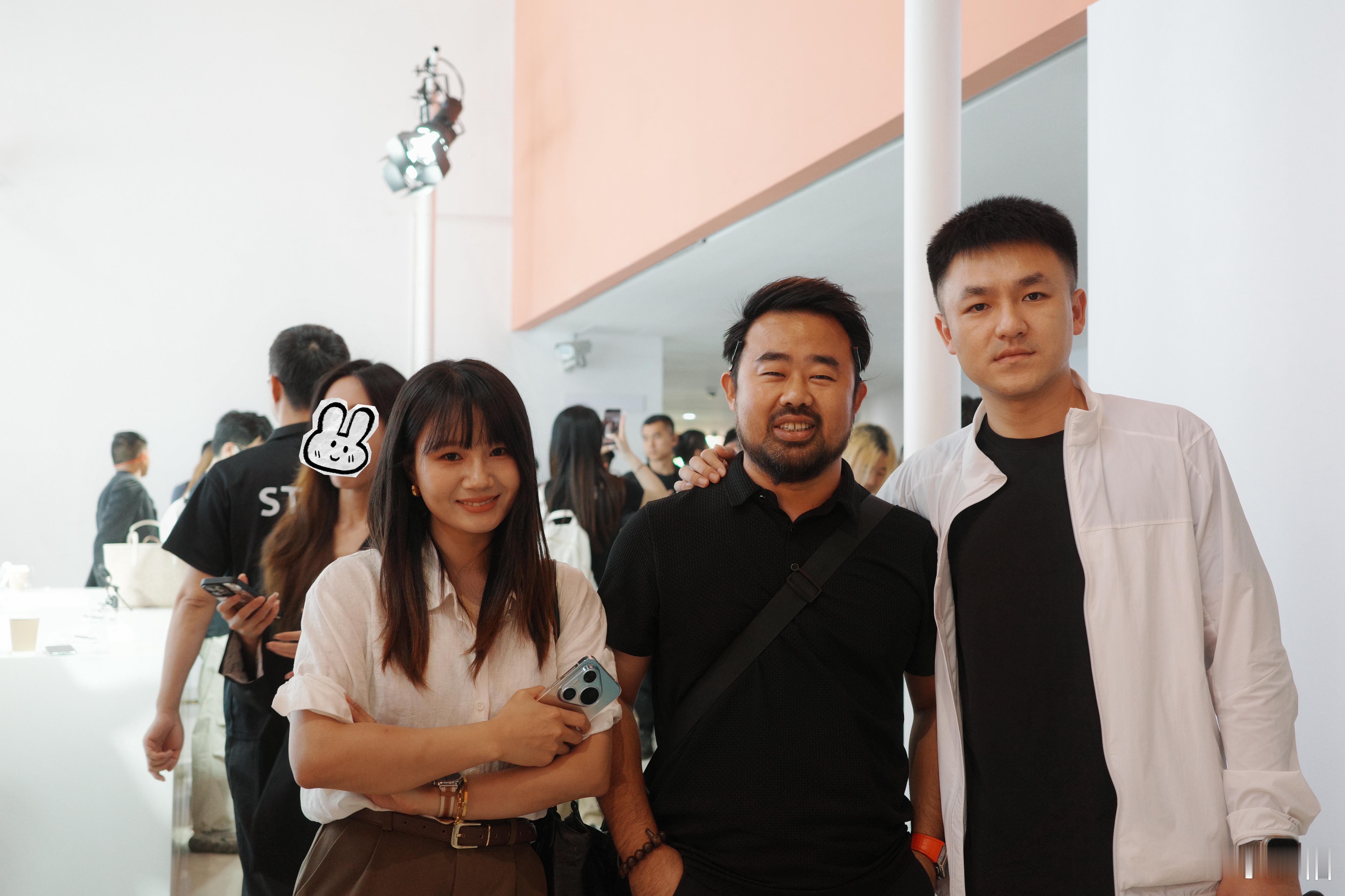 今天是我们厦门帮来参加鸿蒙智行首款MPV智界V9发布会。这是真女明星座驾，不知道