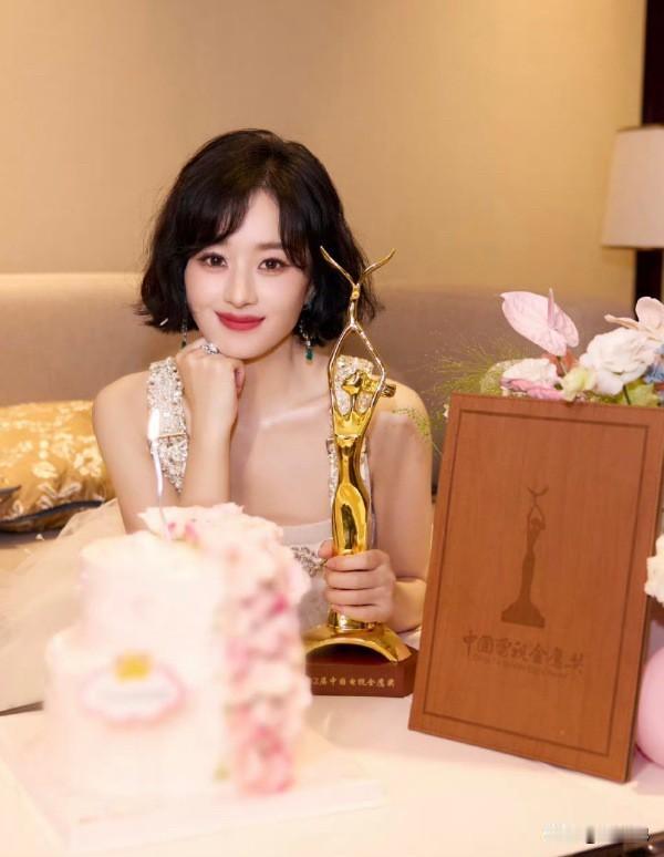 金鹰奖提名为什么还没公布？

其实原因没那么玄乎，说白了就几个字：今年这届太难弄