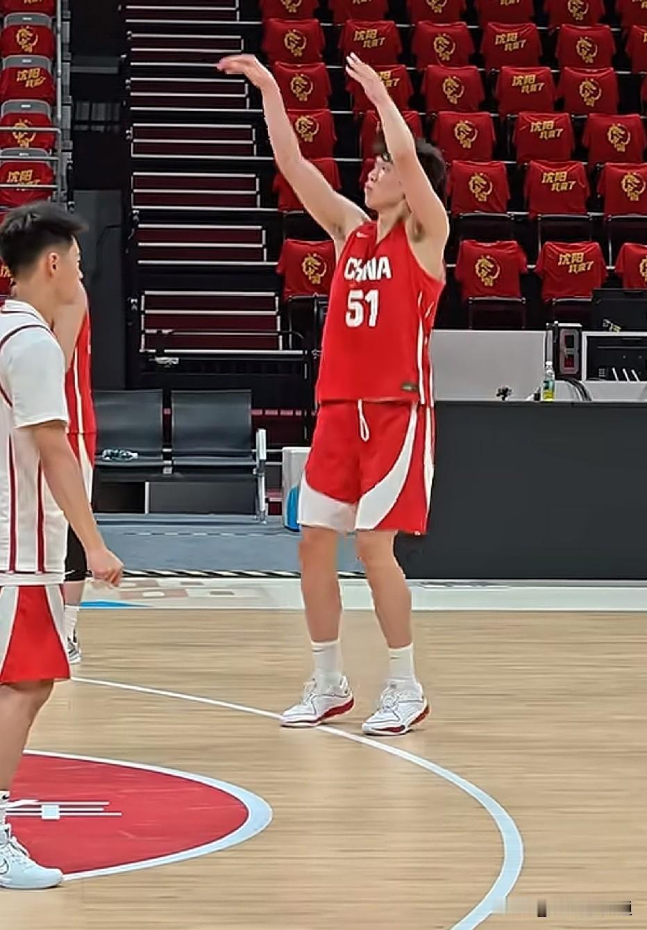 今晚19.30分中国男篮大战日本队，日本队的八村塁和河村都没有来沈阳，中国男篮1