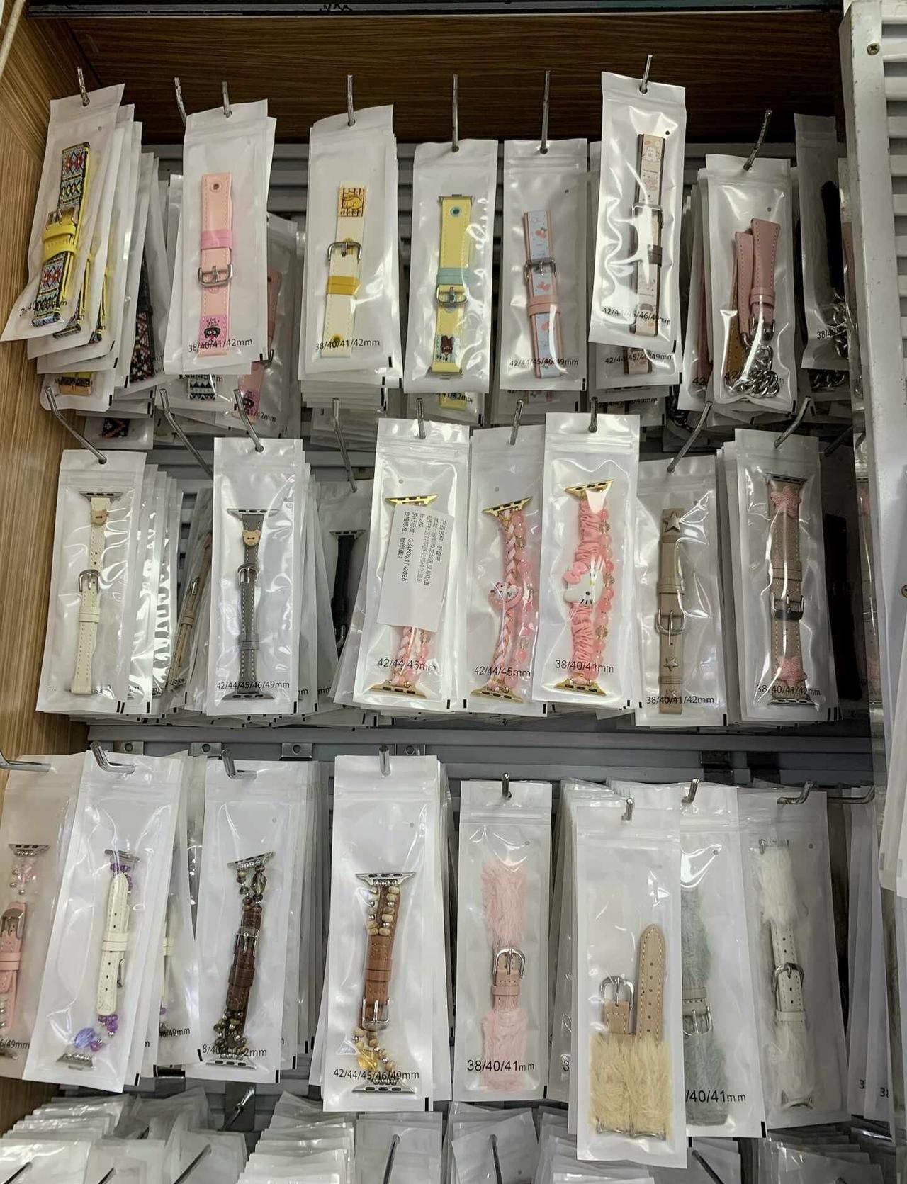 华强北宝藏表带店铺｜我有一颗苹果树🍎
赛格市场里经济、康乐大厦的二楼
非常多表