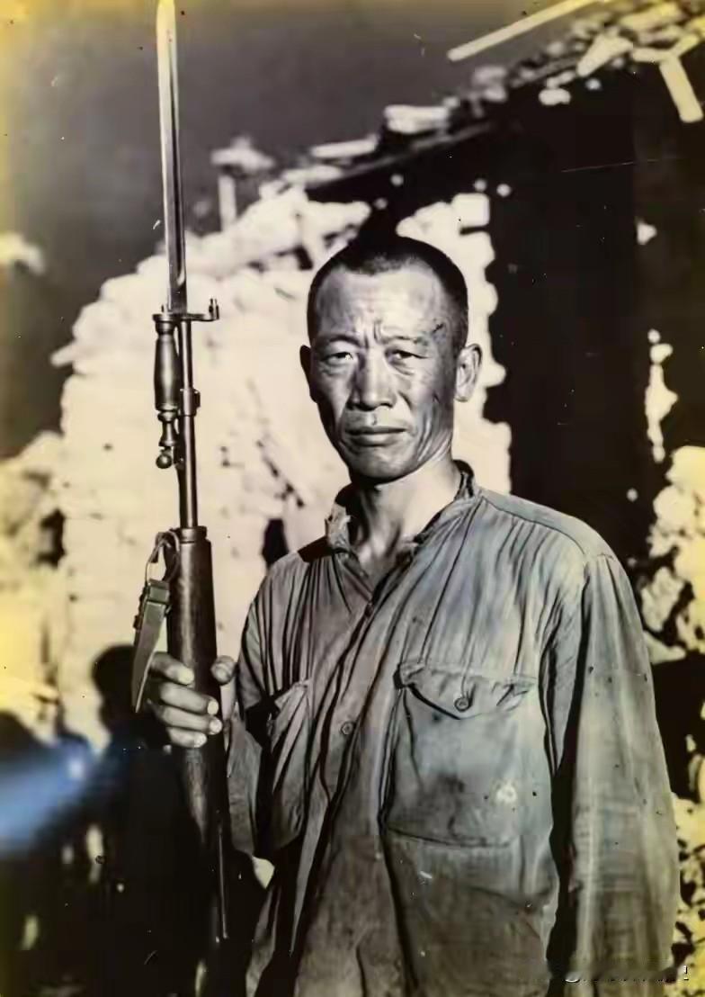 96岁老兵摔了遥控器：电影里拼刺刀？我这条命早没啦。


96岁，脾气暴。

电