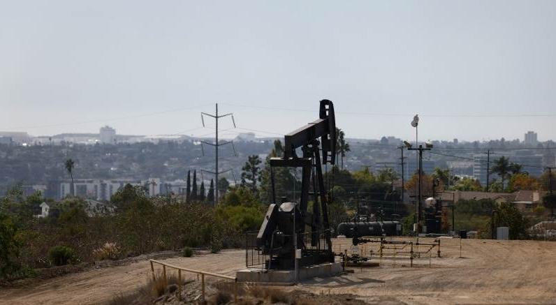 美国原油库存大幅下降，汽油和馏分油库存同步减少
据美国石油协会（API）周二公布