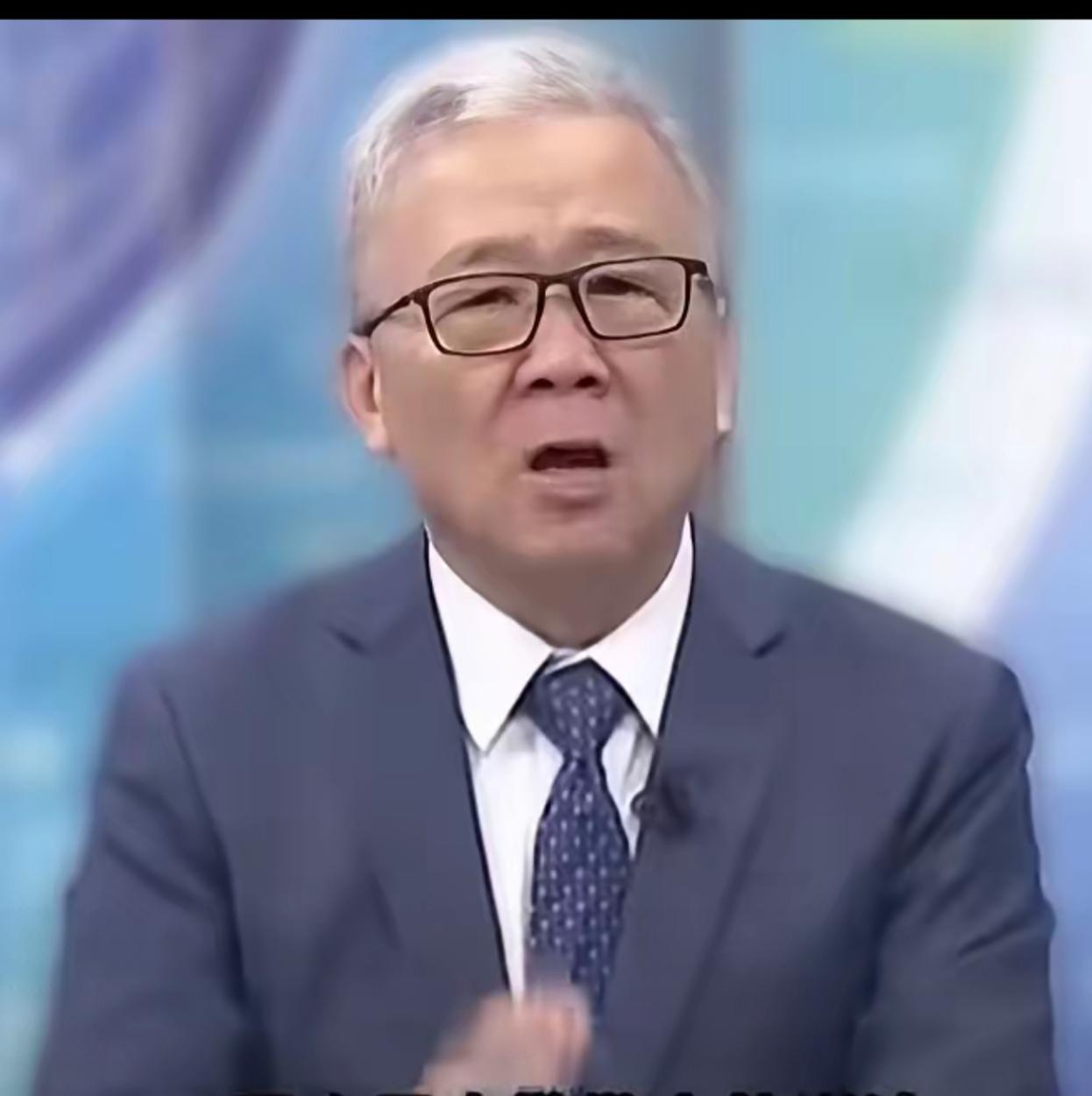 公开指责“小舰长”吕诗礼，紧接着又质疑老将军季麟连。栗正杰最近的表现让人大跌眼镜