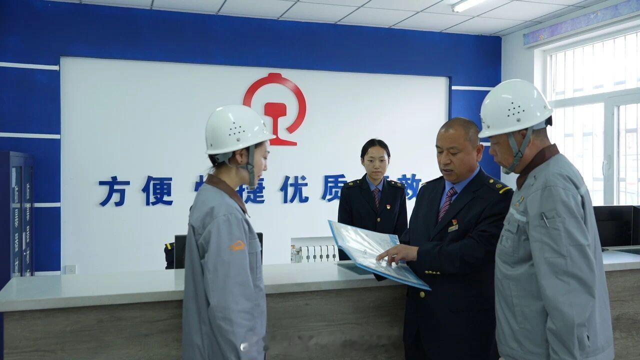 国铁头条【沈阳局集团公司4月10日实行新的货物列车运行图】4月10日18时起，沈