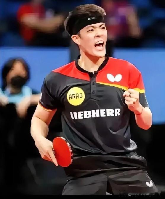 乒乓球混合团体世界杯第二轮循环赛，德国队VS瑞典队。
  第三盘邱党VS卡尔伯格