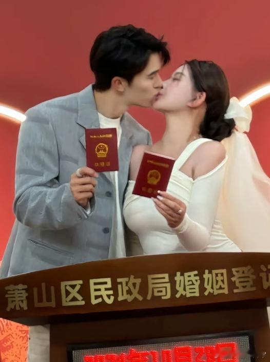 结婚博主韩安冉直播中称和现任宋浩然已去民政局登记离婚，现在还在离婚冷静期，一个月