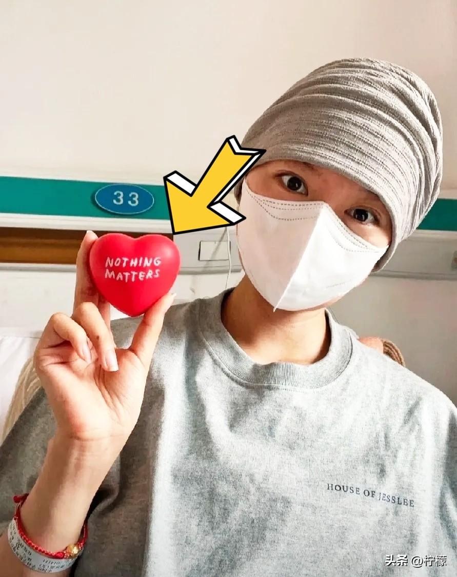 从小被丢给外婆养，
今年终于攒够首付。
钥匙刚到手，体检单也到了，癌。
 
医生