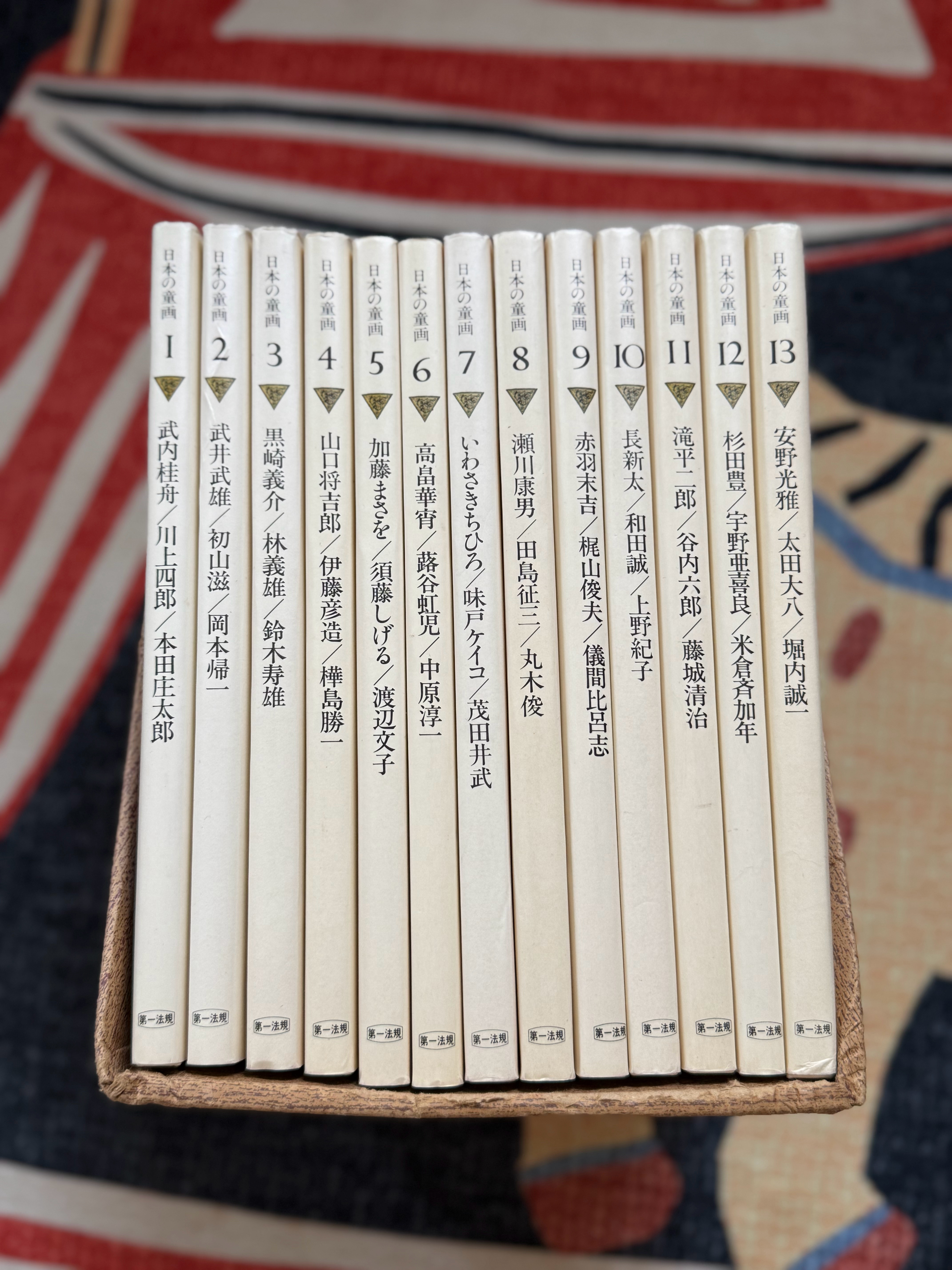 才拆开绘本老师阿煜七月寄来的绘本包裹，一个重达26斤的箱子。包裹的主题：盛大的夏