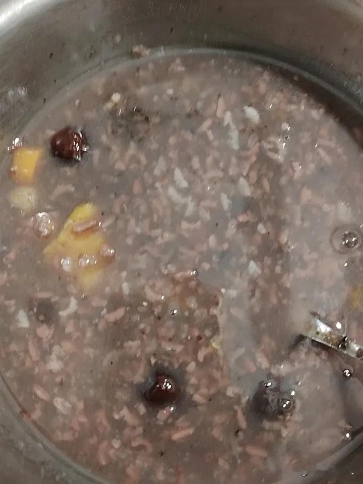 腊八至，春可期：一锅粥里的千年回响！今天你喝腊八粥了吗？

早上起来，熬了两份腊