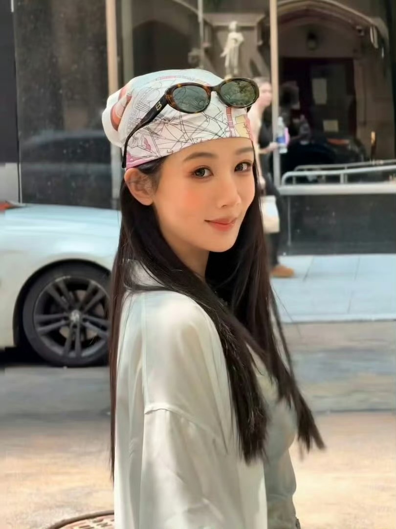 旎微微一笑 蝴蝶为你倾倒～