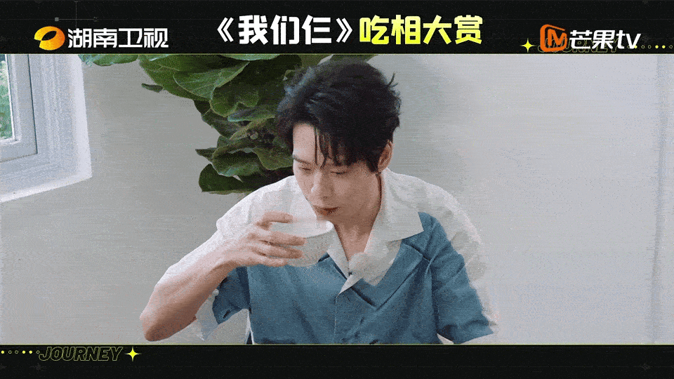 #魏大勋吃饭赏心悦目# 魏大勋是优雅矜贵的小王子～ 简简单单的吃饭，吃出了优雅大