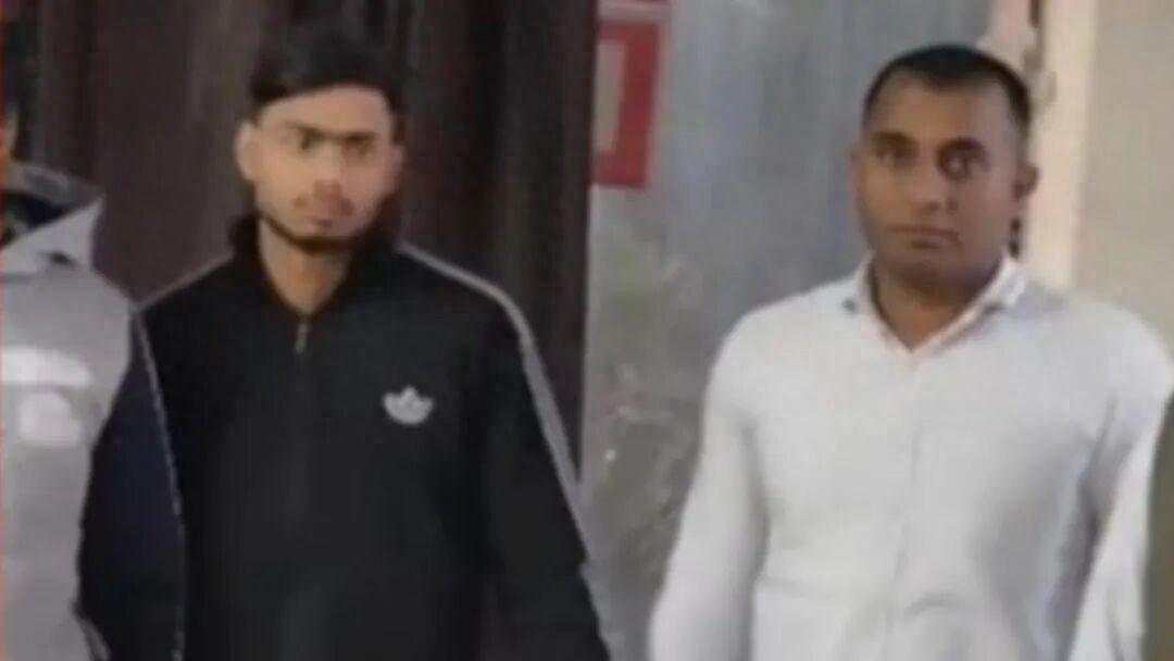 近日，一印度男子追求已婚女子被拒绝后，竟恼羞成怒，朝她开枪！难怪美国美国教授会说