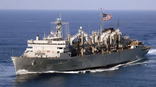 伊朗反舰导弹命中美军4.8万吨美军战斗支援舰！当地时间2月28日，央视新闻报道称