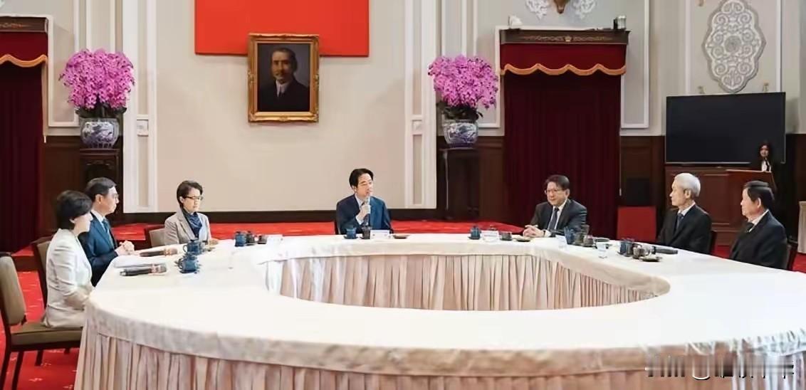 ”清一色“茶叙会，形同虚开，在台湾的政治体制是伪五院制，目前民进党掌握伪四院，独