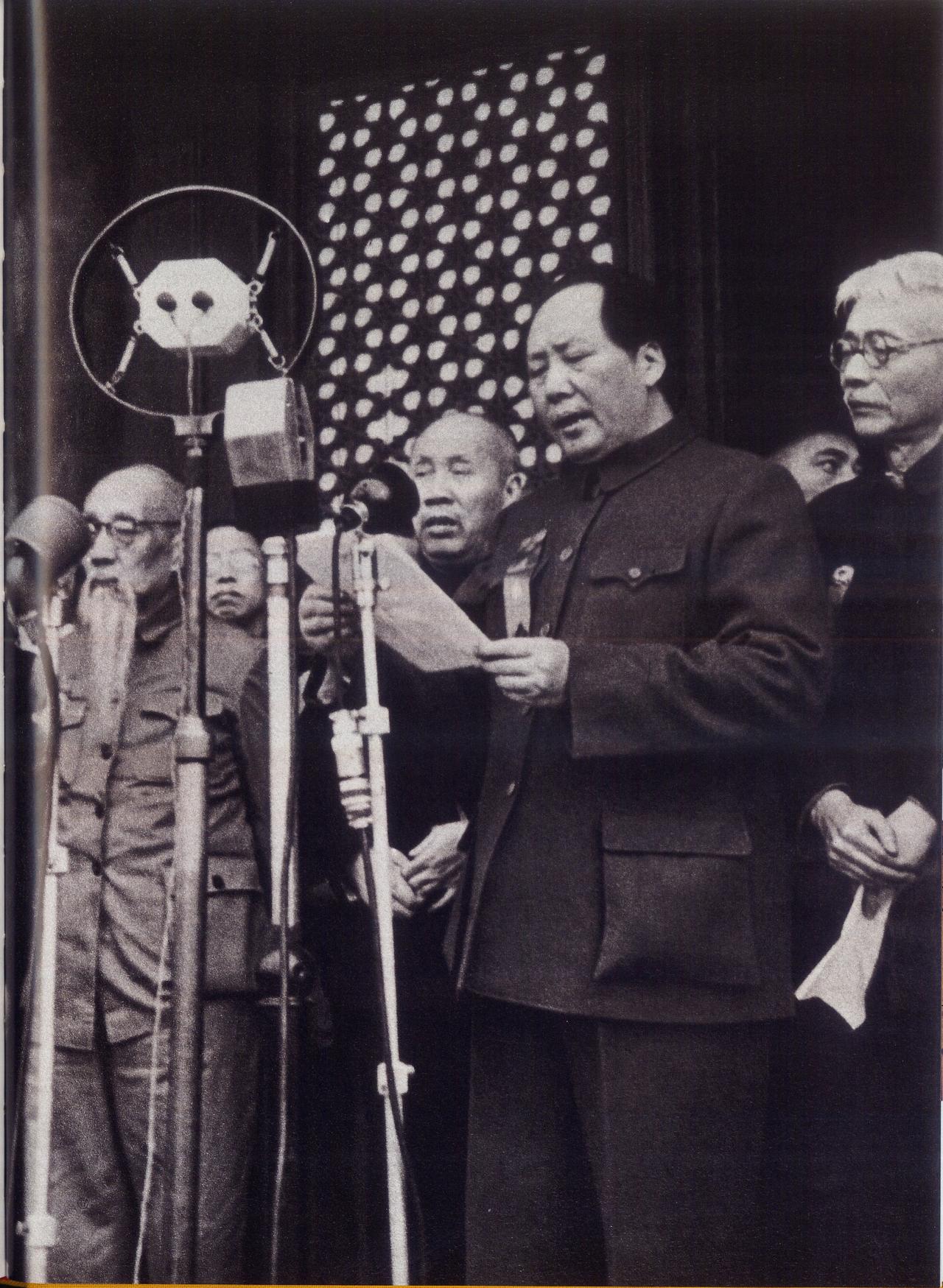开国大典上，中央五大书记之一的任弼时没有出现，在收音机旁听完全程
1950年，任