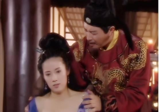 公元626年，李世民砍了李建成脑袋后，急匆匆赶到大嫂玳姬宫里，一把将玳姬按在床上