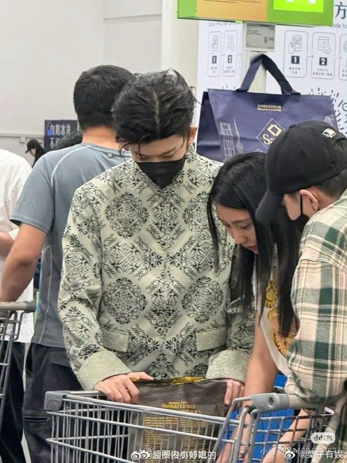 偶遇任嘉伦逛山姆路人山姆偶遇任嘉伦偶遇任嘉伦逛山姆，羡慕了，[心] ​​​