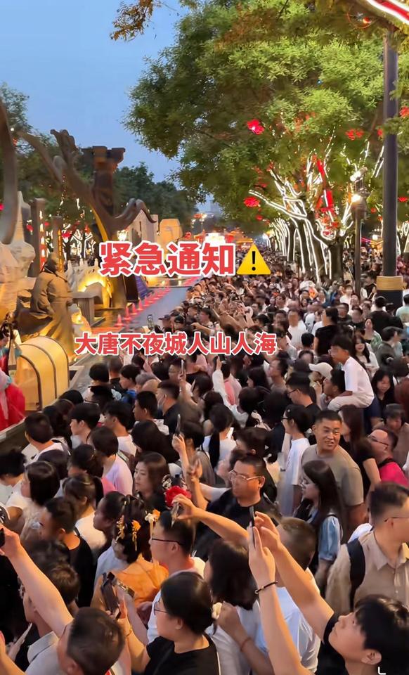 中国女团在世乒赛上1-2落后时绝境翻盘！孙颖莎连拿两分稳住局势王曼昱在决胜局完成