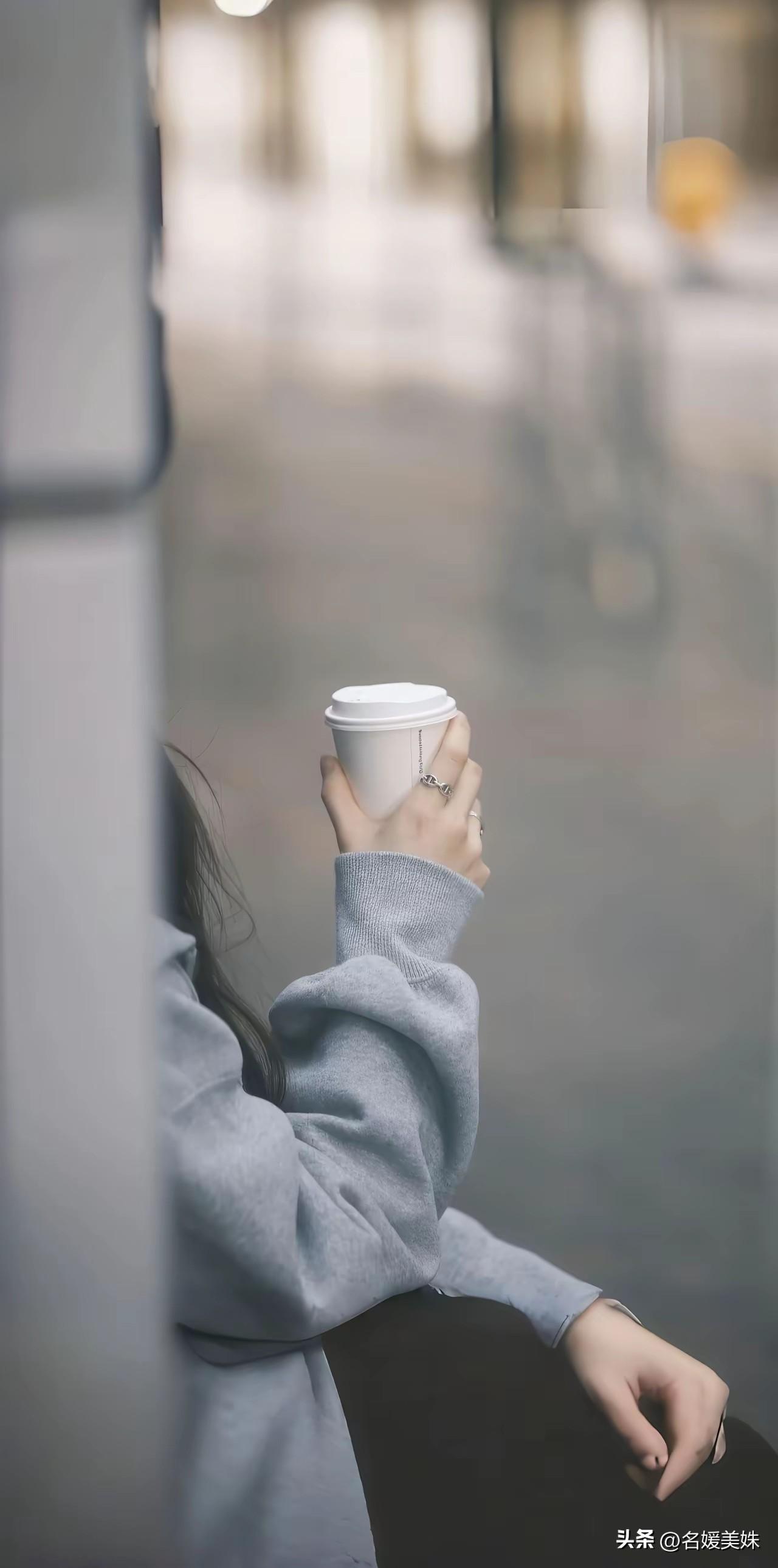 生活的残忍之处在于，当你年纪轻轻啥也不懂时，你已经做出了人生大部分最重要的决定。