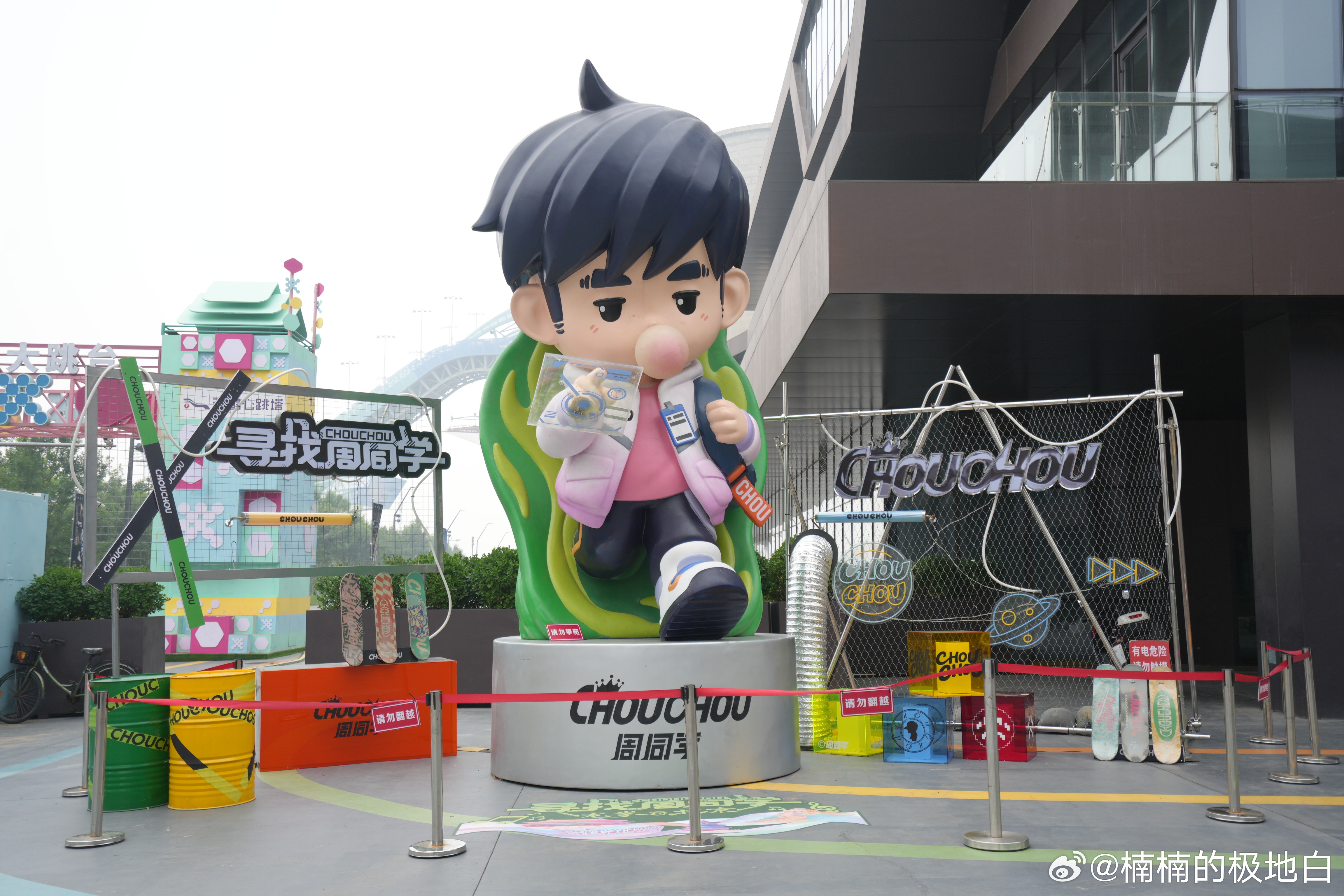 北京怎么变的周里周气 🎶一踏入北京就被周杰伦元素包围，各大地标挂满宣传物料，全