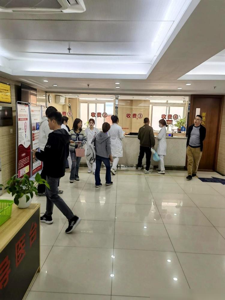 我姐查出绝症那年，干了件特生猛的事：她把积蓄全“霍霍”了。

当时我们全家都骂她