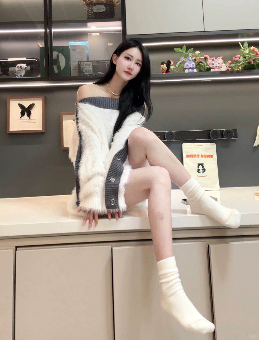穿这么厚的绒绒袜子🧦去哈尔滨冰雪大世界会冻脚吗
	
今日ootd 🧦：DIZ...