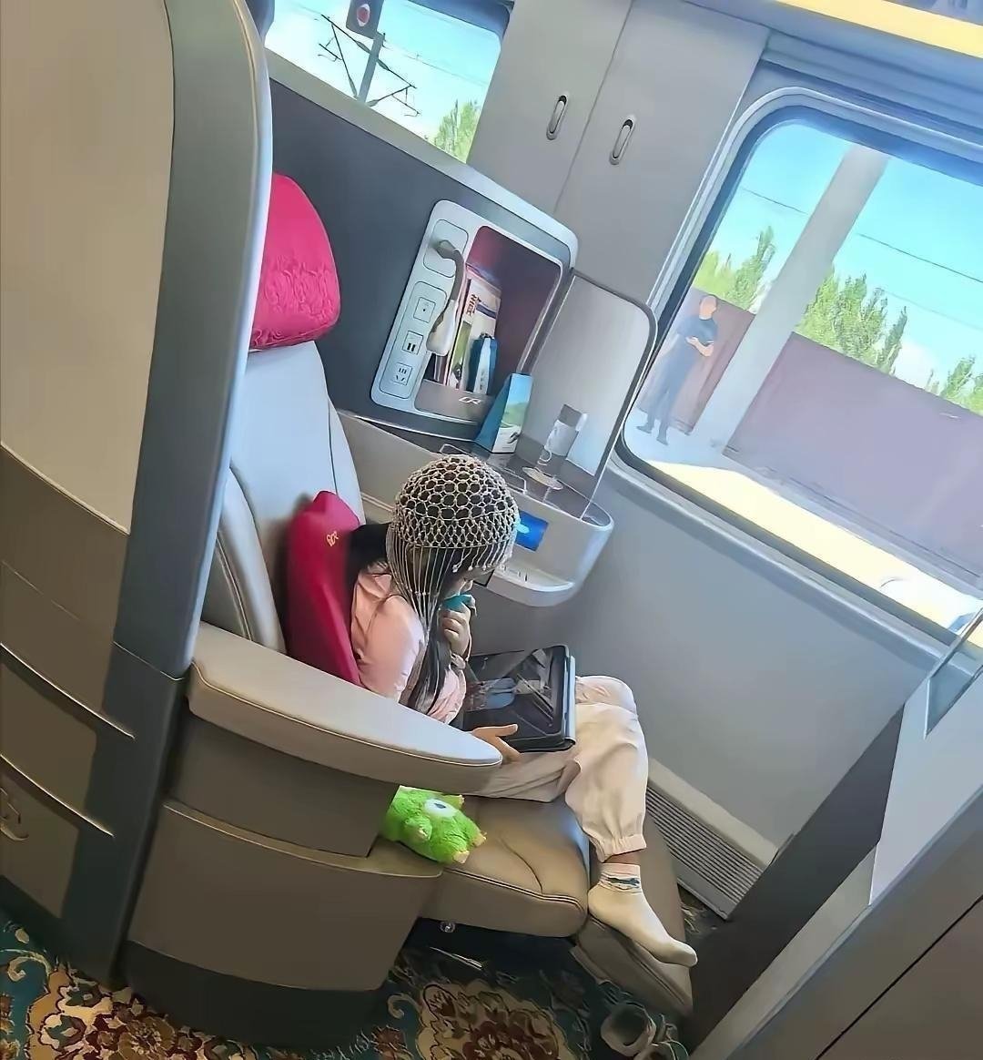 好奇问一‎下，这种小孩长大﻿了会不会自卑？ 