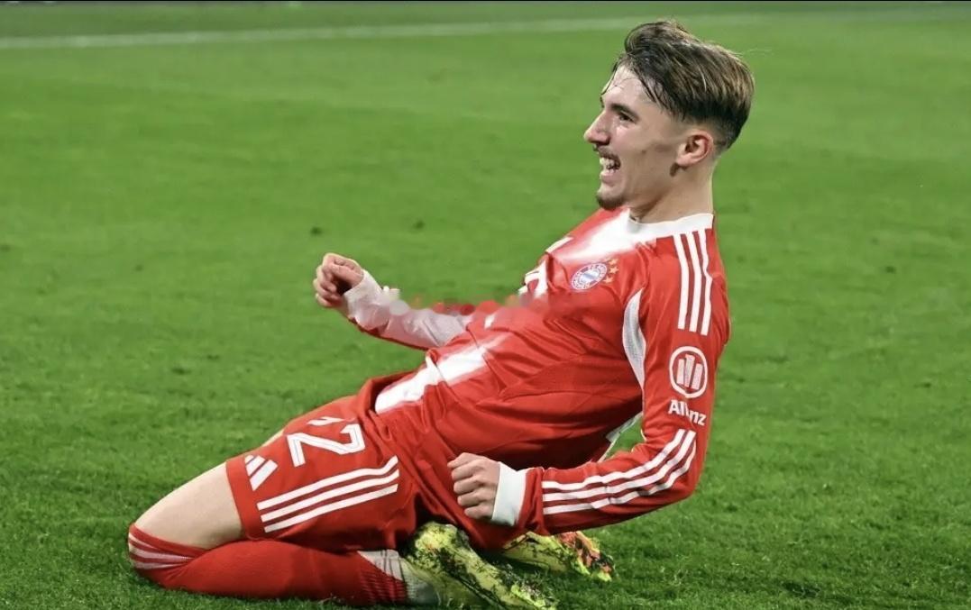 17岁拜仁神童欧冠三连斩创纪录 安联球场闪耀超新星2025年12月10日凌晨，欧