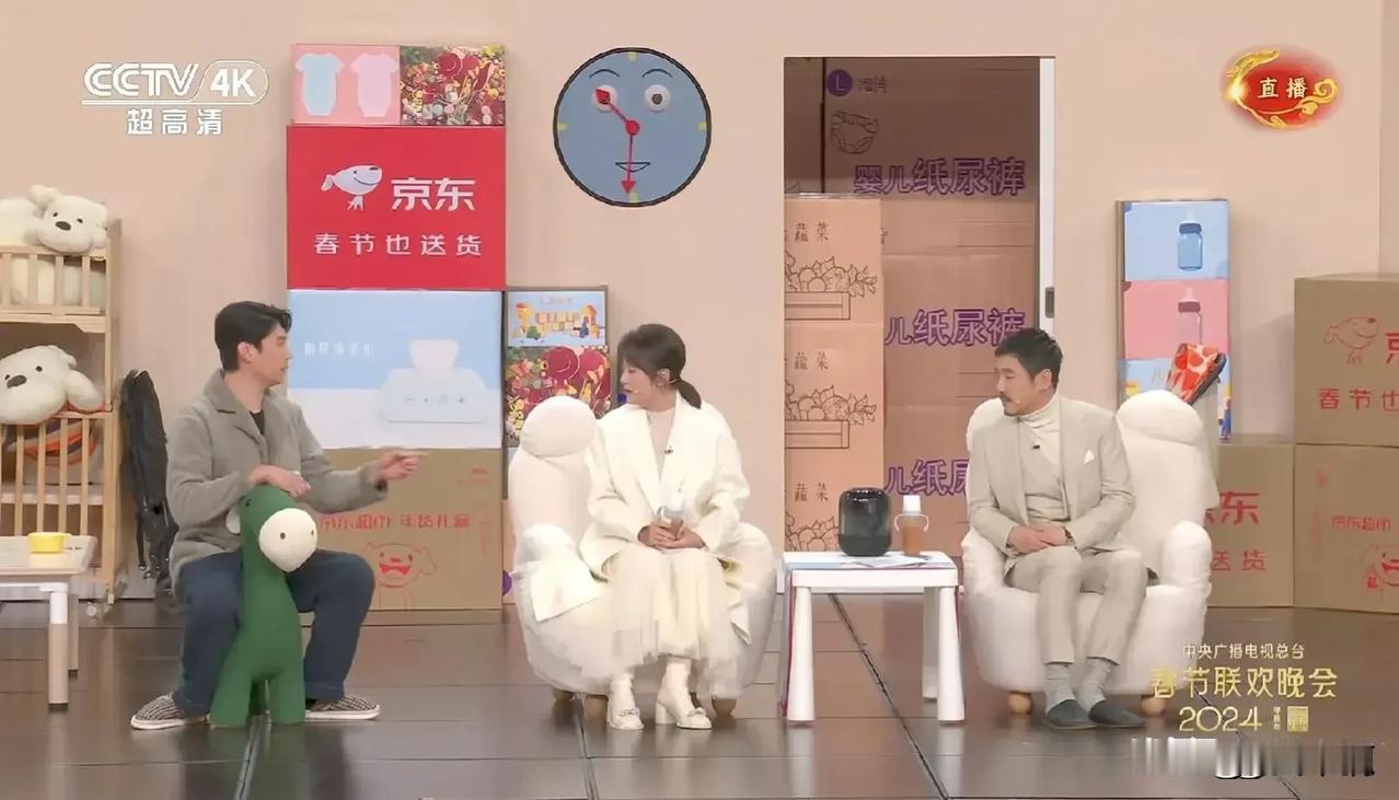 沈腾他们对小品的理解太差了，小品实际是有戏剧的内容和结构的。
我随便举个例子，，