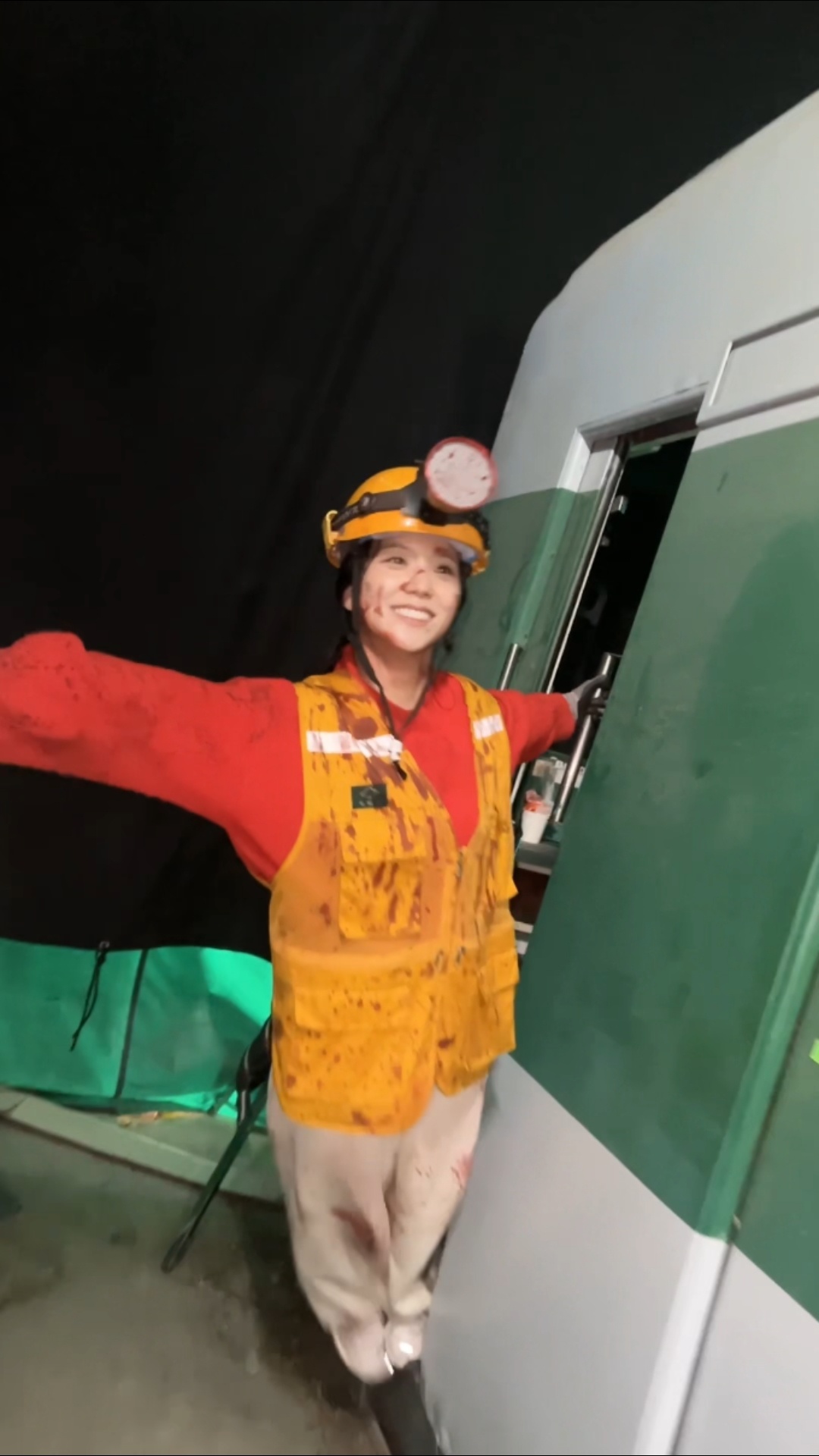 新乌托邦 VS 月刊男友哈哈哈哈哈哈哈智秀的地铁专属动作😝 