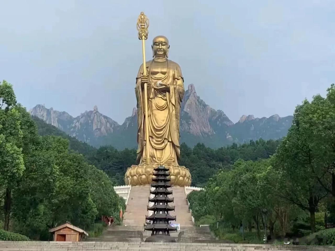 #秋日旅行日记#一年一度的国庆佳节即将到来，欢迎各位朋友前来池州九华山涵月楼。这